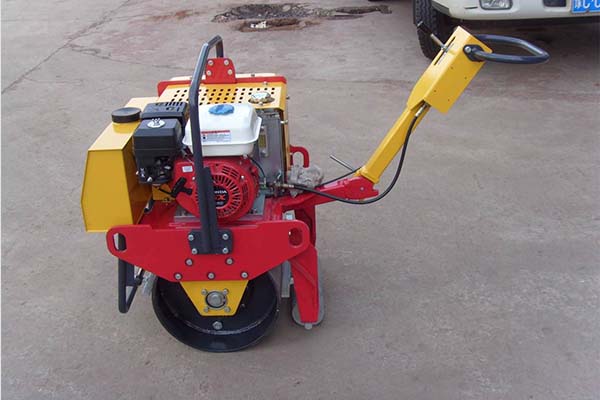 小型<a href='http://www.pkcmart.cn' target='_blank'>壓路機(jī)</a> 小型<a href='http://www.pkcmart.cn' target='_blank'>壓路機(jī)</a>