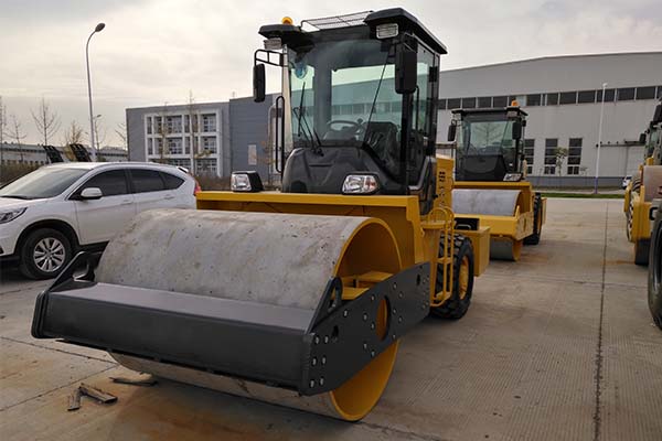 振動(dòng)<a href='http://www.pkcmart.cn' target='_blank'>壓路機(jī)</a>